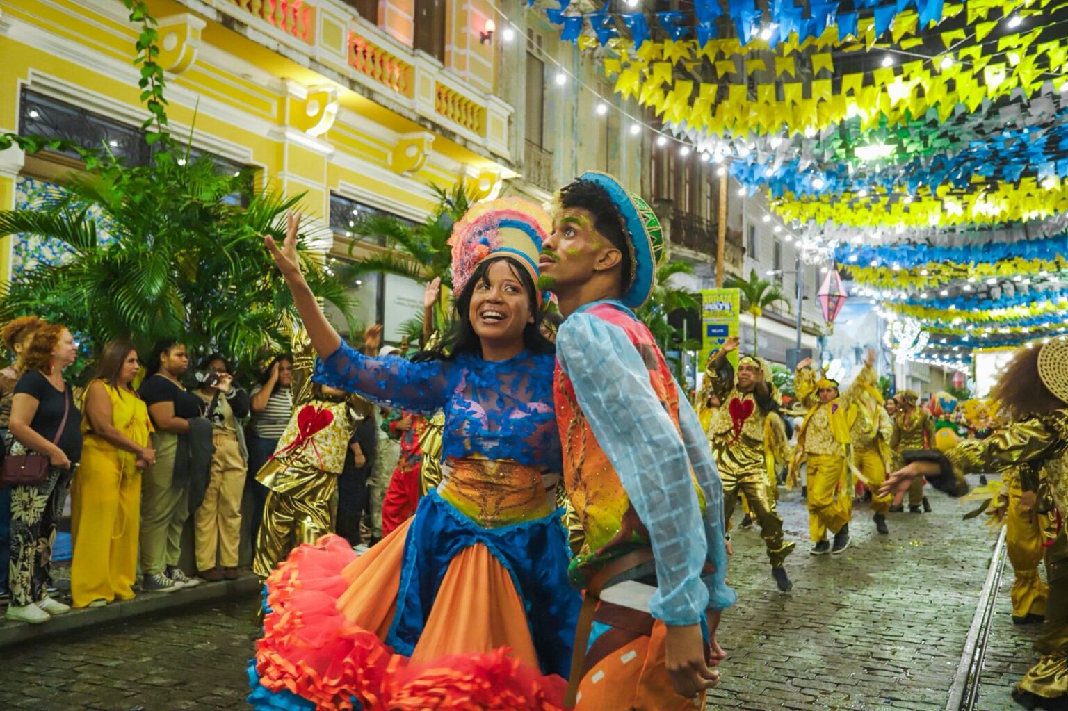 Abertura do Arraiá da Prefs reúne famílias e turistas no Centro Histórico