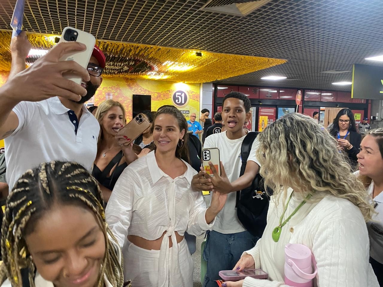Famosos e turistas chegam para o Carnaval da Bahia e têm receptivo especial do Governo do Estado