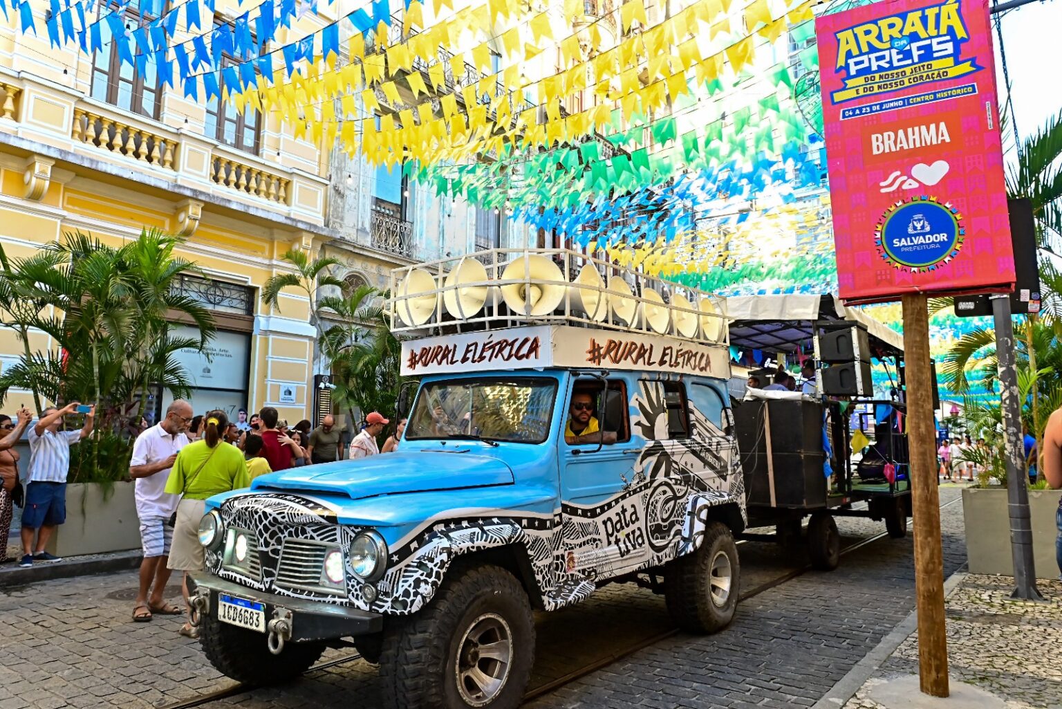 Arrastão da Rural Elétrica leva forró raiz ao Centro Histórico e encanta público