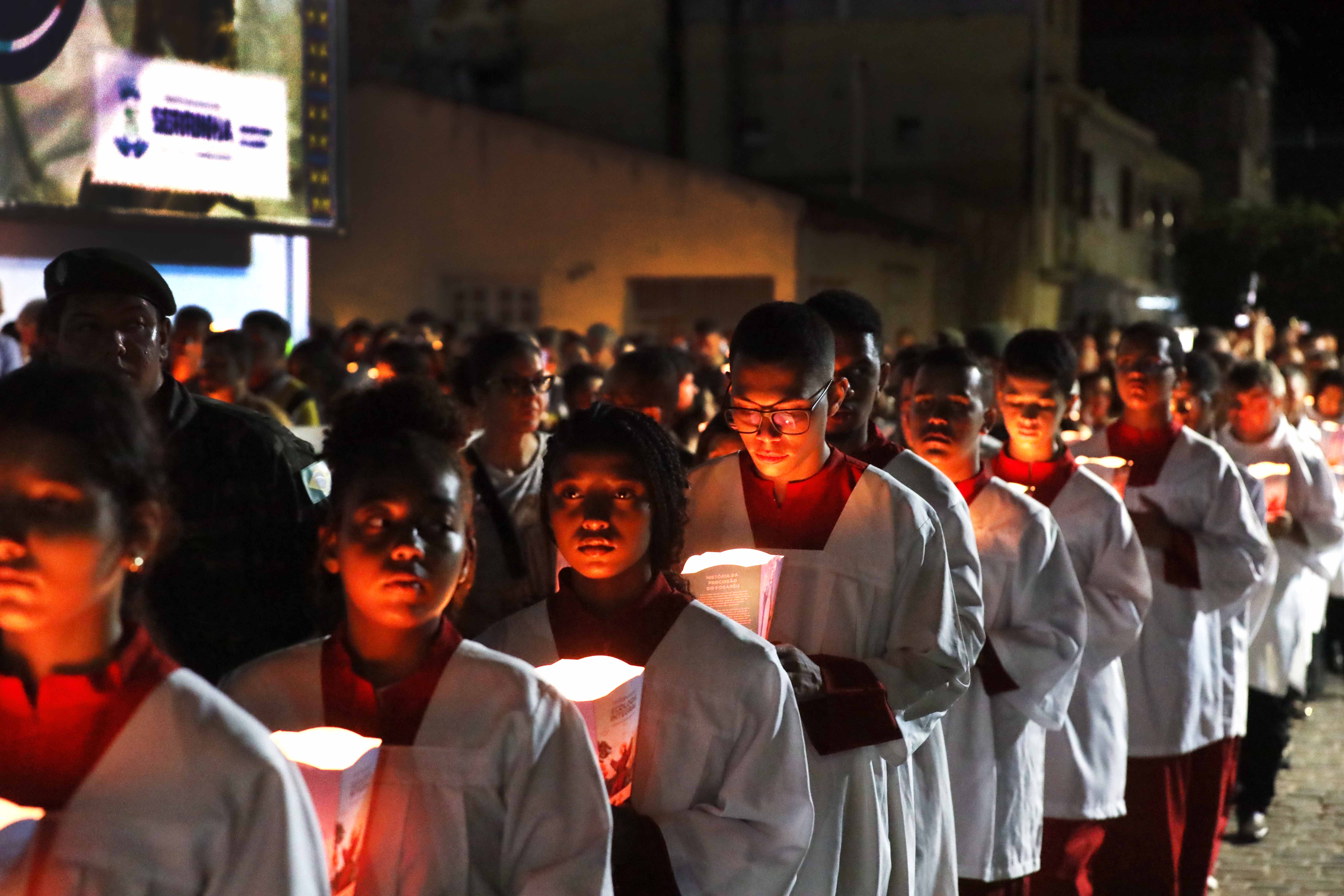 Procissão do Fogaréu em Serrinha celebra a fé e tradição na Semana Santa
