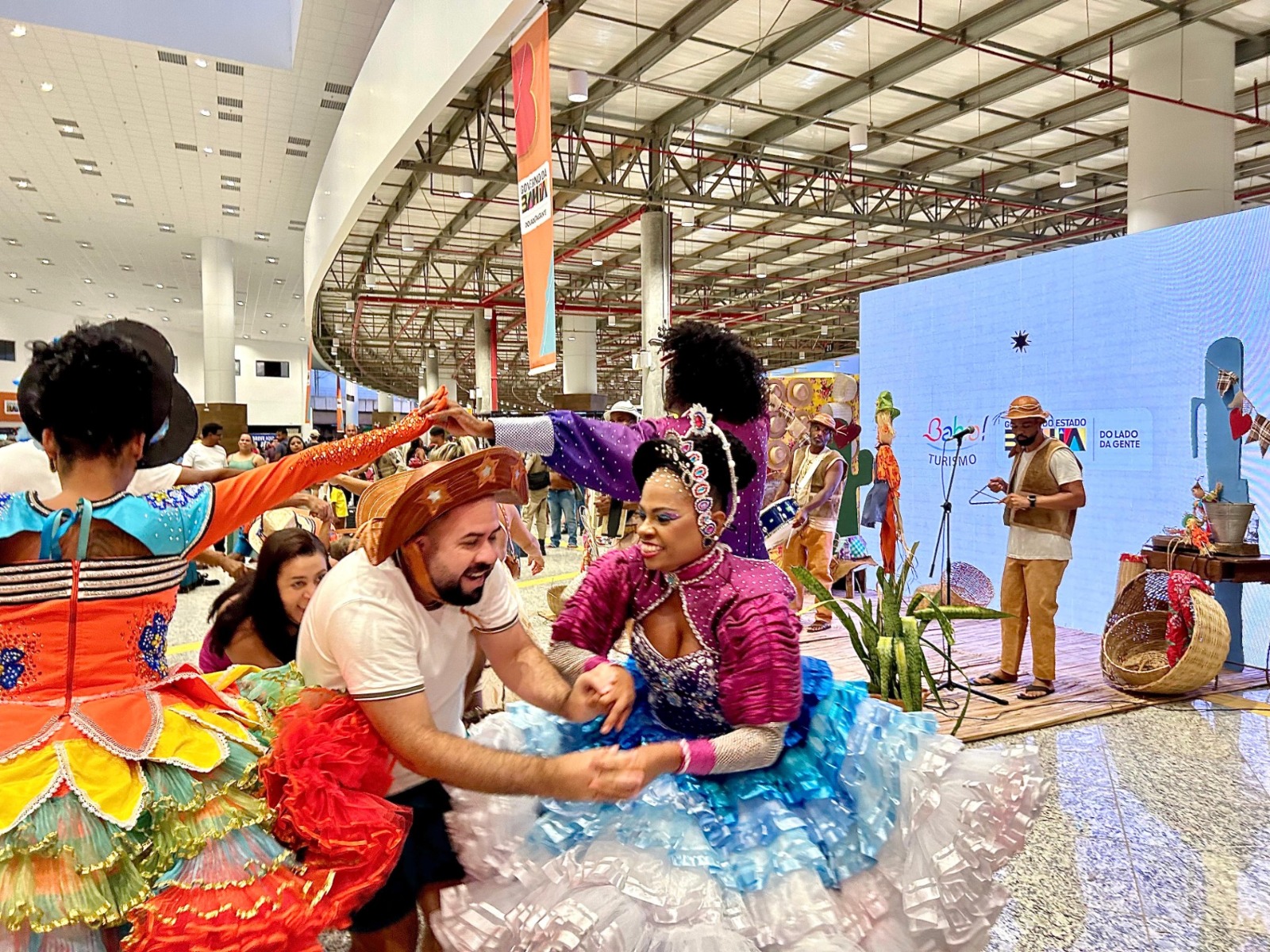 Turistas se despedem do Carnaval da Bahia já em clima de São João